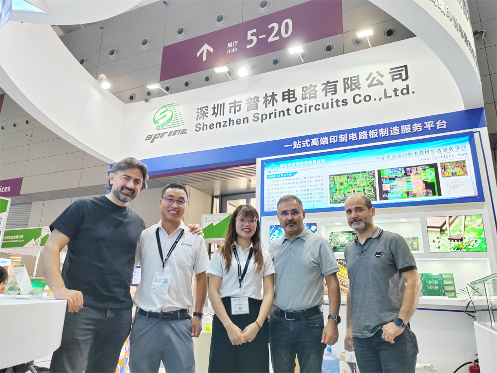 普林電路在慕尼黑華南電子展上與國外客戶合照