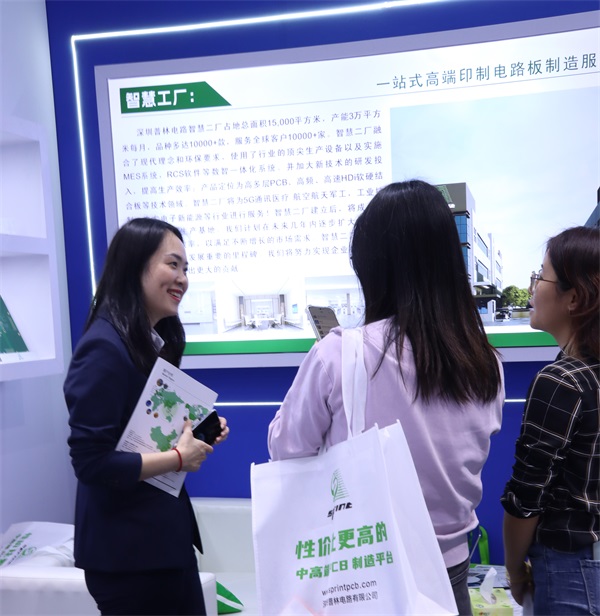 向客戶介紹深圳普林電路的智慧二廠
