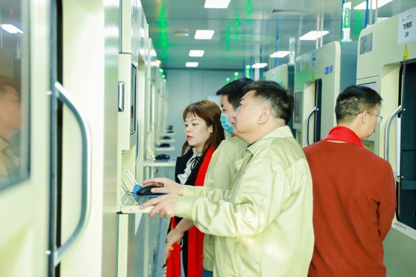 嘉賓參觀福海工廠